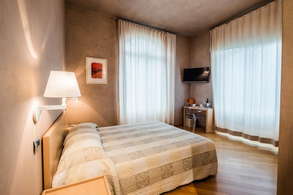 Relais 23 Hotel & Ristorante Castelnuovo Belbo Экстерьер фото